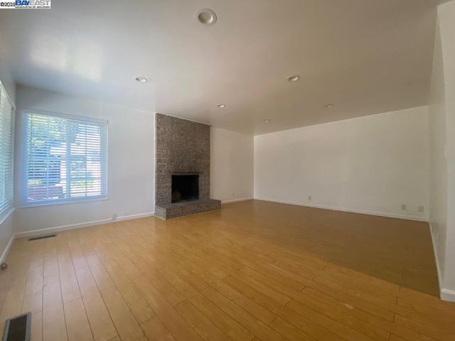 3859 High St, Oakland, CA 94619