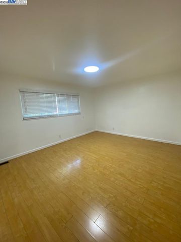 3859 High St, Oakland, CA 94619