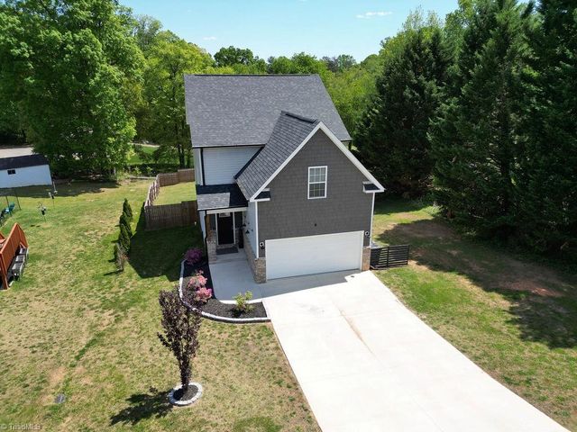 711 Korner Rock Road, Kernersville, NC 27284