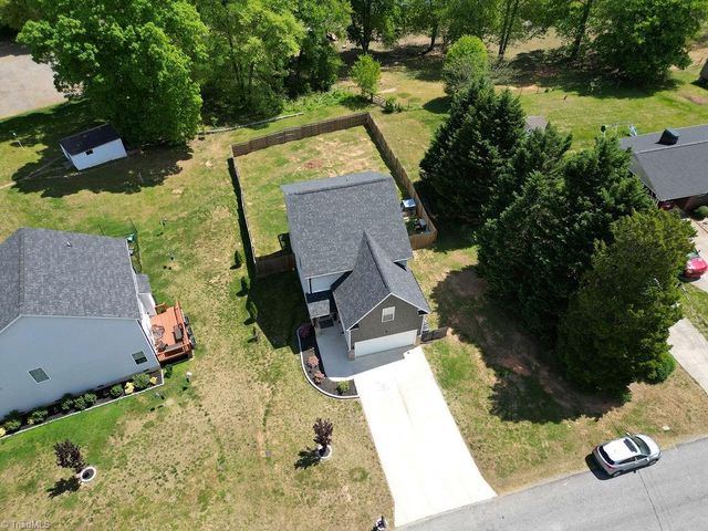 711 Korner Rock Road, Kernersville, NC 27284