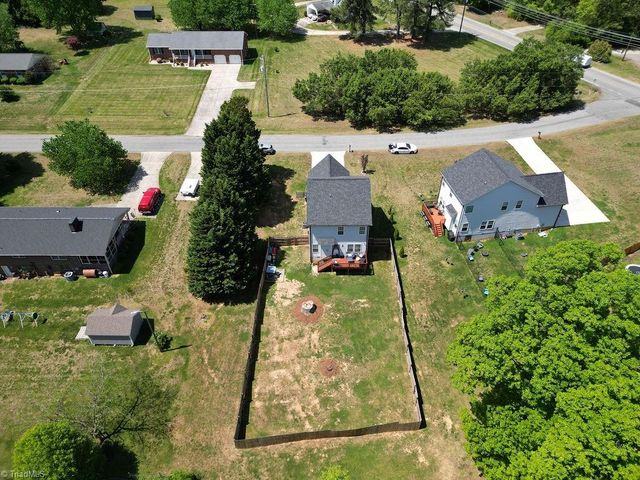 711 Korner Rock Road, Kernersville, NC 27284