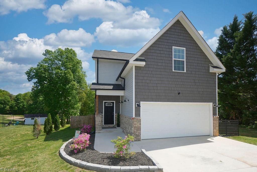 711 Korner Rock Road, Kernersville, NC 27284