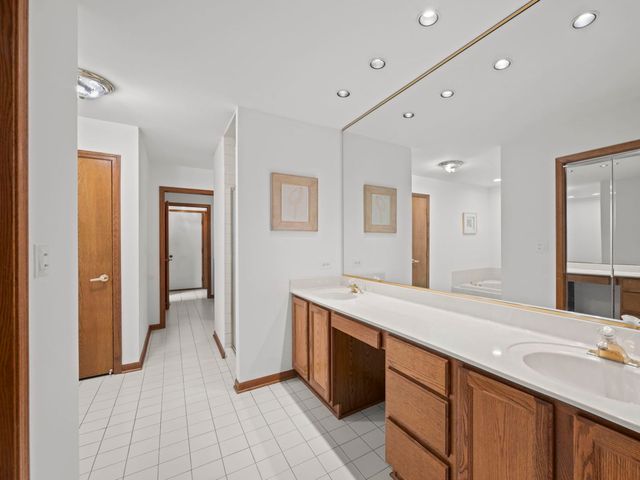 204 Jason Court, Bloomingdale, IL 60108