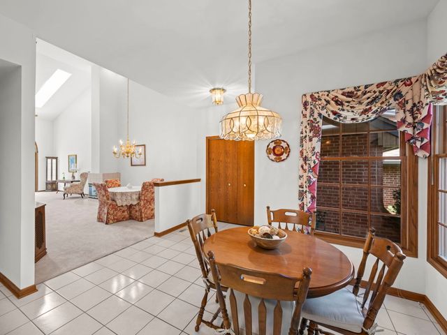 204 Jason Court, Bloomingdale, IL 60108