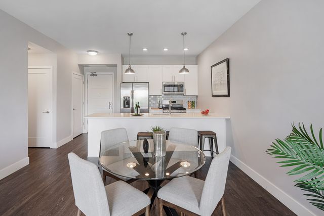 101 W Liberty Street 317, Barrington, IL 60010