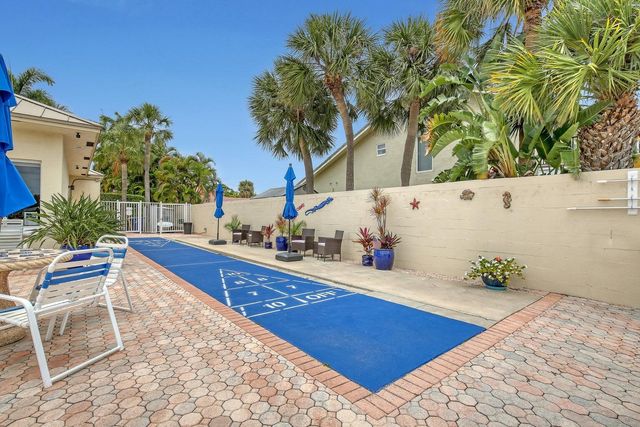 632 Snug Harbor Drive D2, Boynton Beach, FL 33435