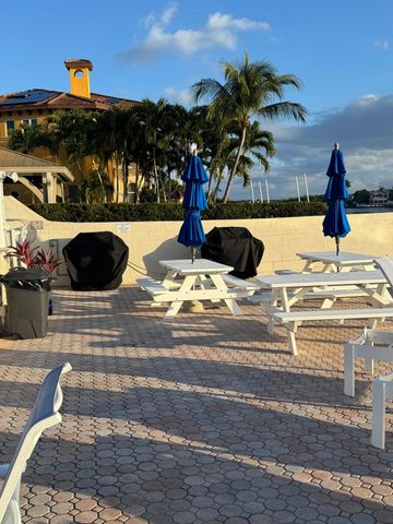 632 Snug Harbor Drive D2, Boynton Beach, FL 33435