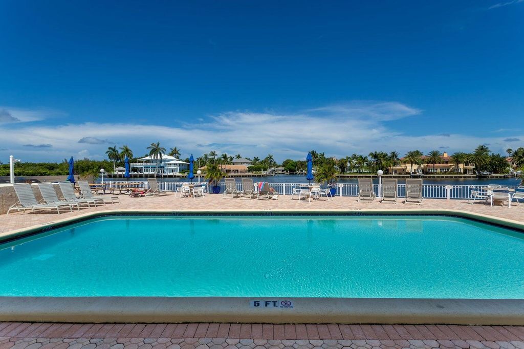 632 Snug Harbor Drive D2, Boynton Beach, FL 33435