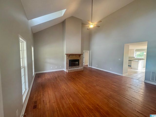 1914 LOOP ROAD, Moody, AL 35004