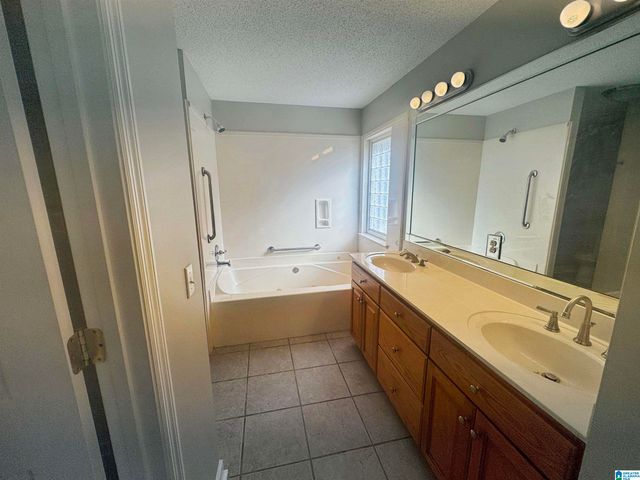 1914 LOOP ROAD, Moody, AL 35004