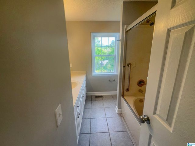 1914 LOOP ROAD, Moody, AL 35004