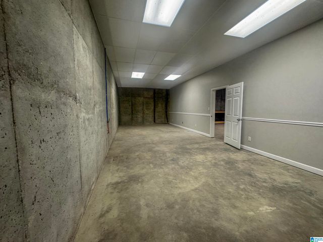 1914 LOOP ROAD, Moody, AL 35004