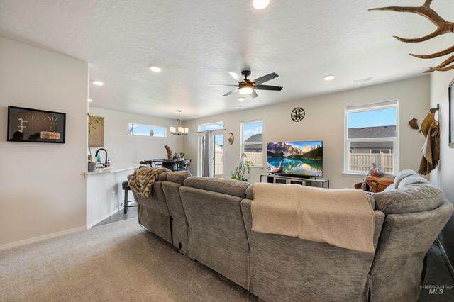 11106 Shadow Glen Dr, Caldwell, ID 83605