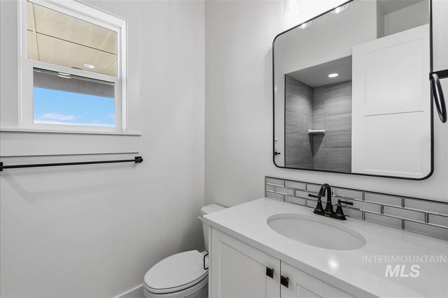 6897 E Chicken Hawk Loop, Nampa, ID 83686