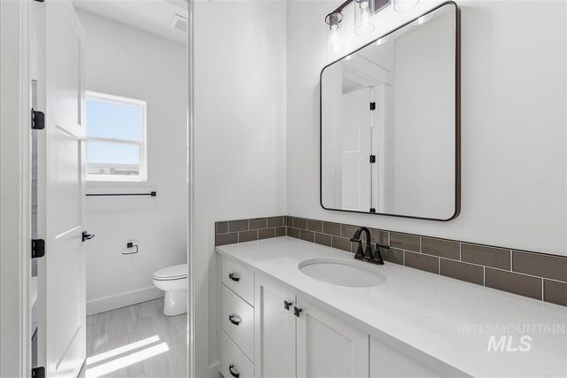 6897 E Chicken Hawk Loop, Nampa, ID 83686