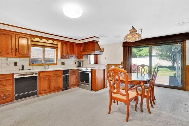 29 West St, Ludlow, MA 01056