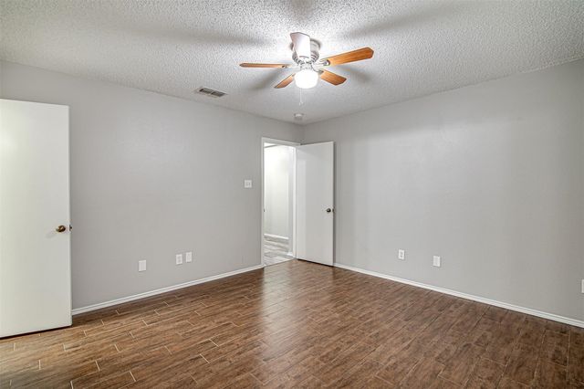 636 Green Mountain Road, Burleson, TX 76028