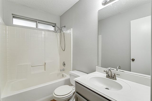 636 Green Mountain Road, Burleson, TX 76028