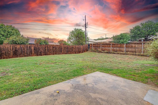 636 Green Mountain Road, Burleson, TX 76028