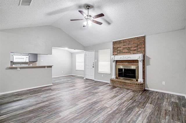 636 Green Mountain Road, Burleson, TX 76028