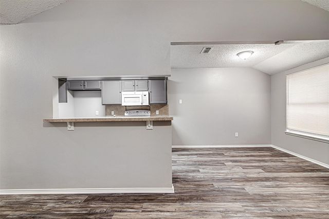 636 Green Mountain Road, Burleson, TX 76028