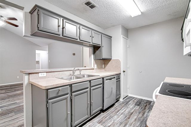 636 Green Mountain Road, Burleson, TX 76028