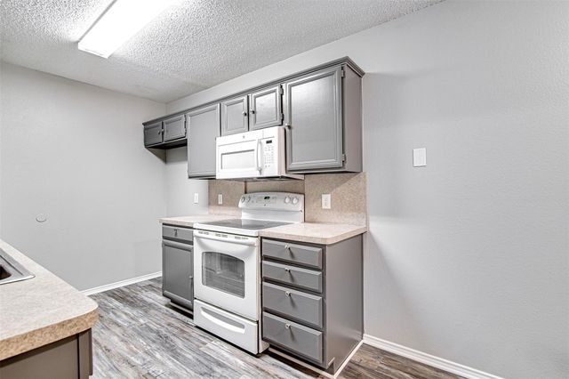 636 Green Mountain Road, Burleson, TX 76028