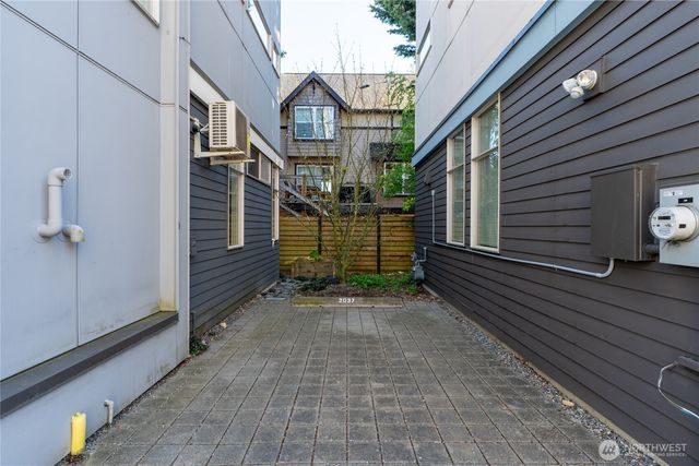 2037 NW 65th Street, Seattle, WA 98117