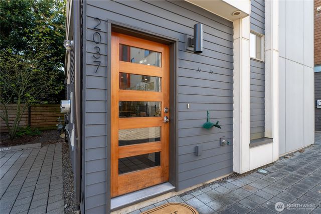 2037 NW 65th Street, Seattle, WA 98117