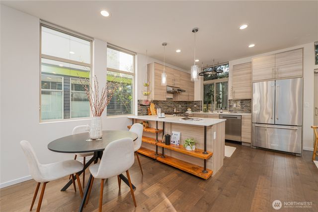 2037 NW 65th Street, Seattle, WA 98117