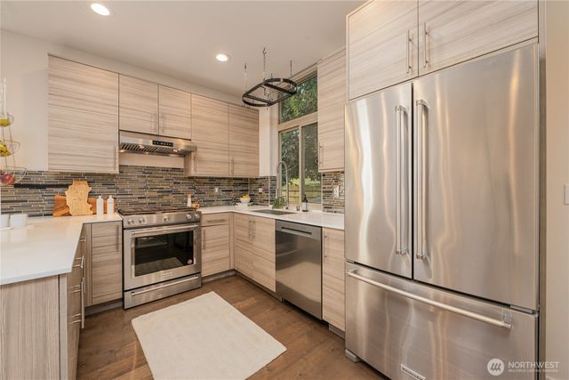 2037 NW 65th Street, Seattle, WA 98117