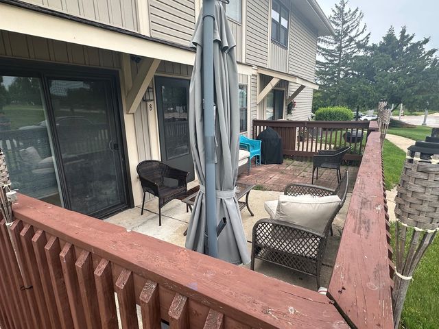5700 Dutch Mill Court B, Hanover Park, IL 60133