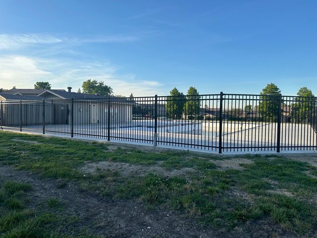 5700 Dutch Mill Court B, Hanover Park, IL 60133