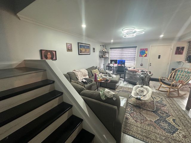 5700 Dutch Mill Court B, Hanover Park, IL 60133