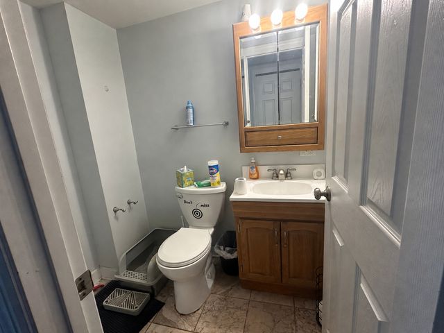 5700 Dutch Mill Court B, Hanover Park, IL 60133