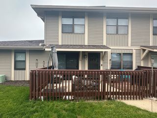 5700 Dutch Mill Court B, Hanover Park, IL 60133