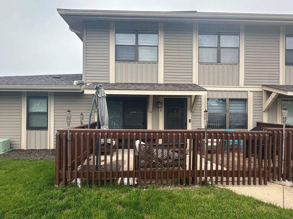 5700 Dutch Mill Court B, Hanover Park, IL 60133