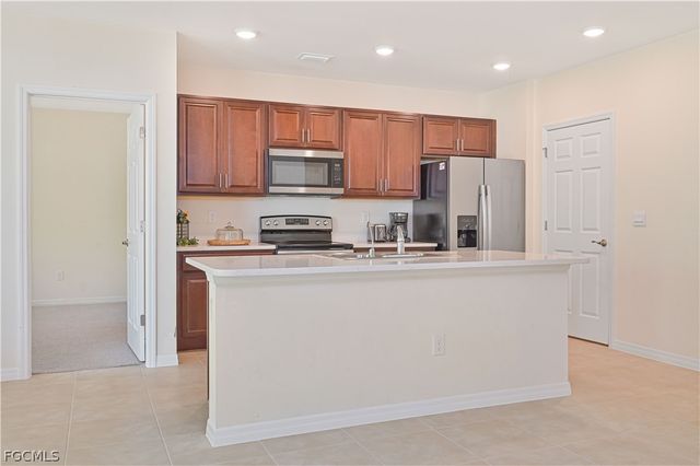 1009 Jacaranda PKWY E, Cape Coral, FL 33909