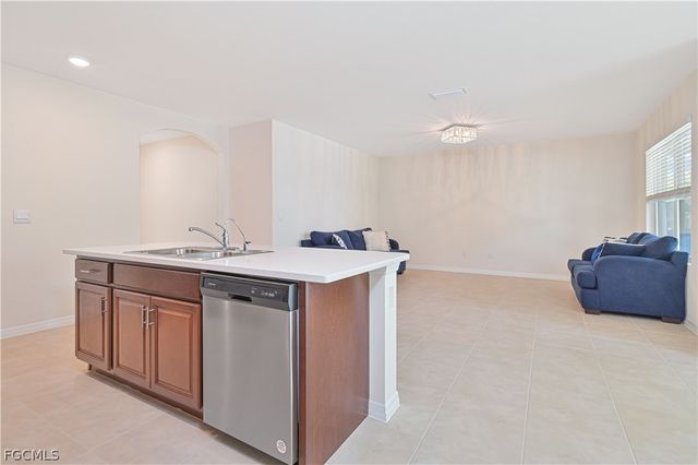 1009 Jacaranda PKWY E, Cape Coral, FL 33909