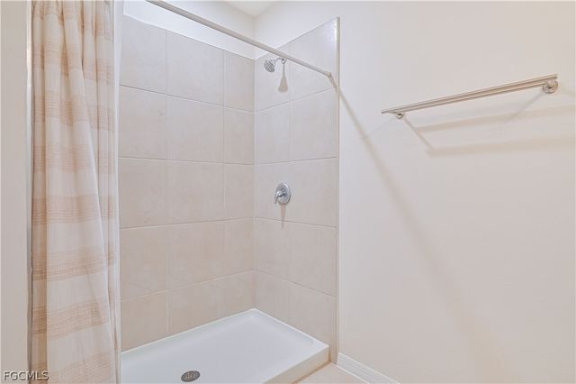 1009 Jacaranda PKWY E, Cape Coral, FL 33909