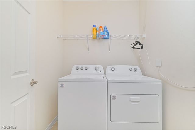 1009 Jacaranda PKWY E, Cape Coral, FL 33909