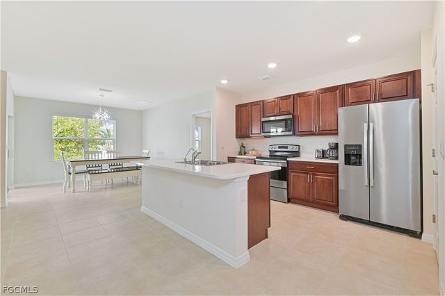 1009 Jacaranda PKWY E, Cape Coral, FL 33909