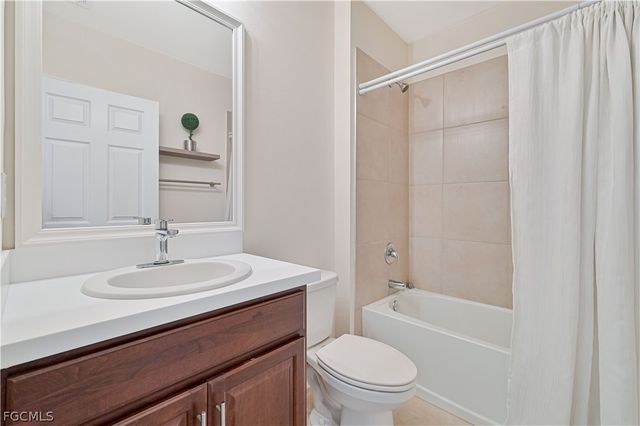 1009 Jacaranda PKWY E, Cape Coral, FL 33909