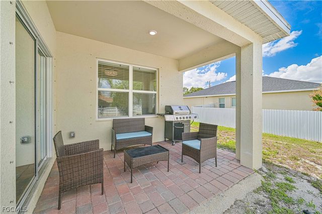 1009 Jacaranda PKWY E, Cape Coral, FL 33909