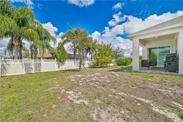 1009 Jacaranda PKWY E, Cape Coral, FL 33909