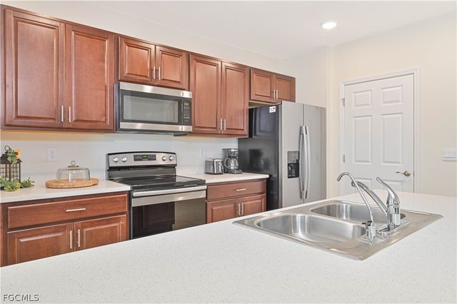 1009 Jacaranda PKWY E, Cape Coral, FL 33909