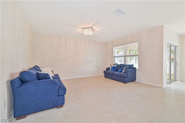 1009 Jacaranda PKWY E, Cape Coral, FL 33909