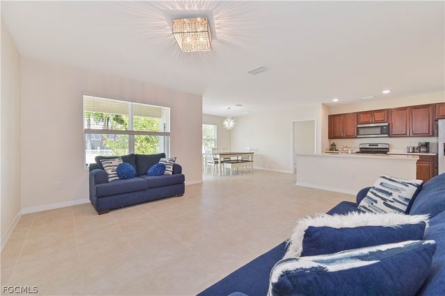 1009 Jacaranda PKWY E, Cape Coral, FL 33909