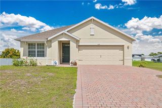 1009 Jacaranda PKWY E, Cape Coral, FL 33909
