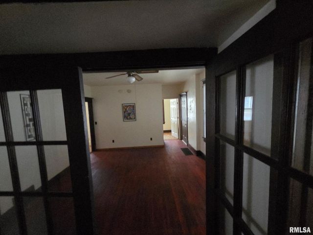 305 W College St Apt 2, Carbondale, IL 62901